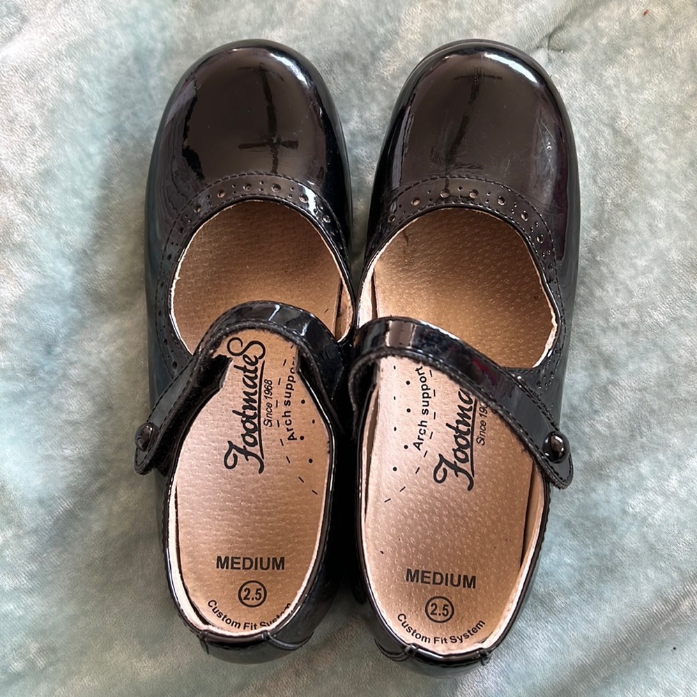 Patent leather Footmates Mary Jane style